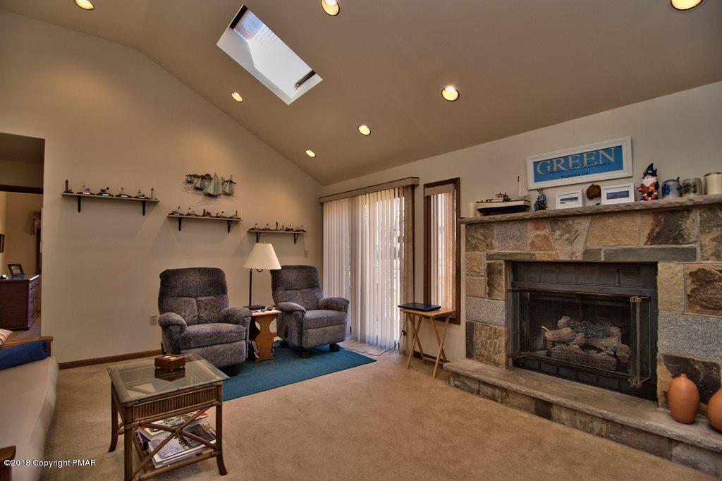 166 Oakenshield Drive Bushkill, PA 18371 - Photo 26 of 48 Family Room View 4