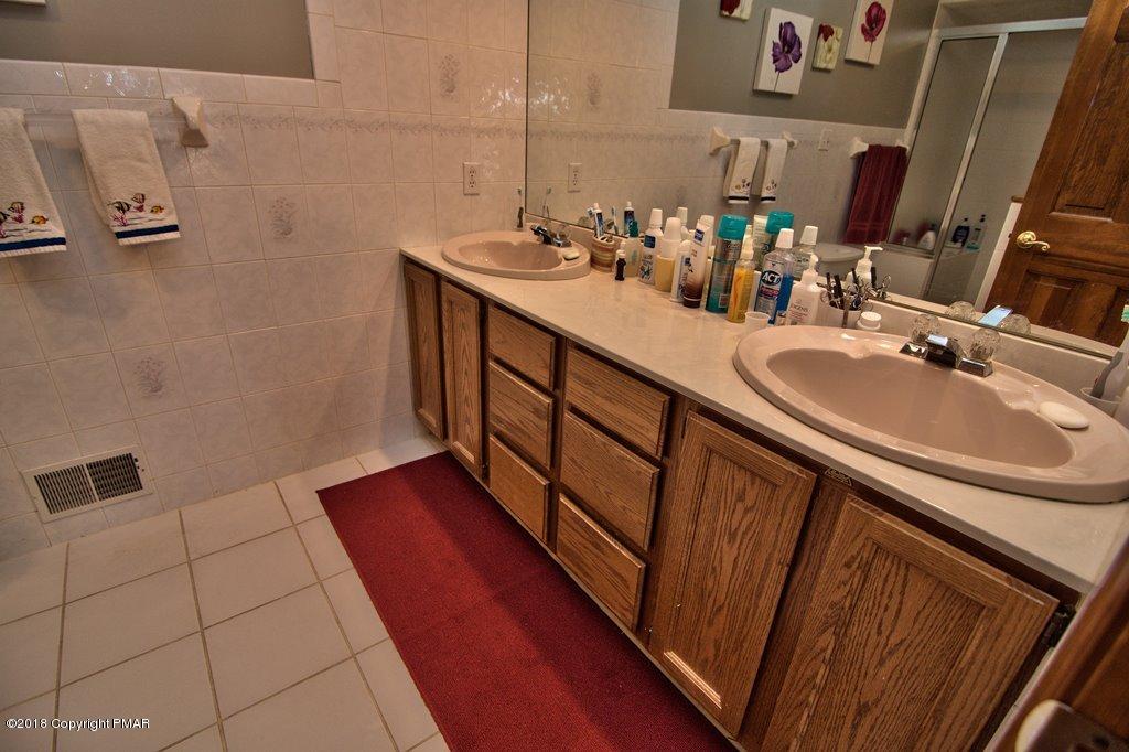 166 Oakenshield Drive Bushkill, PA 18371 - Photo 32 of 48 Master Bath View 2