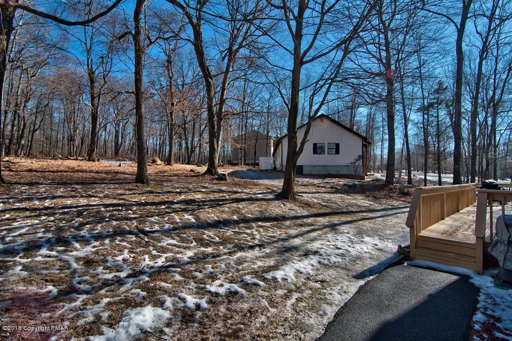166 Oakenshield Drive Bushkill, PA 18371 - Photo 43 of 48 Exterior View 05