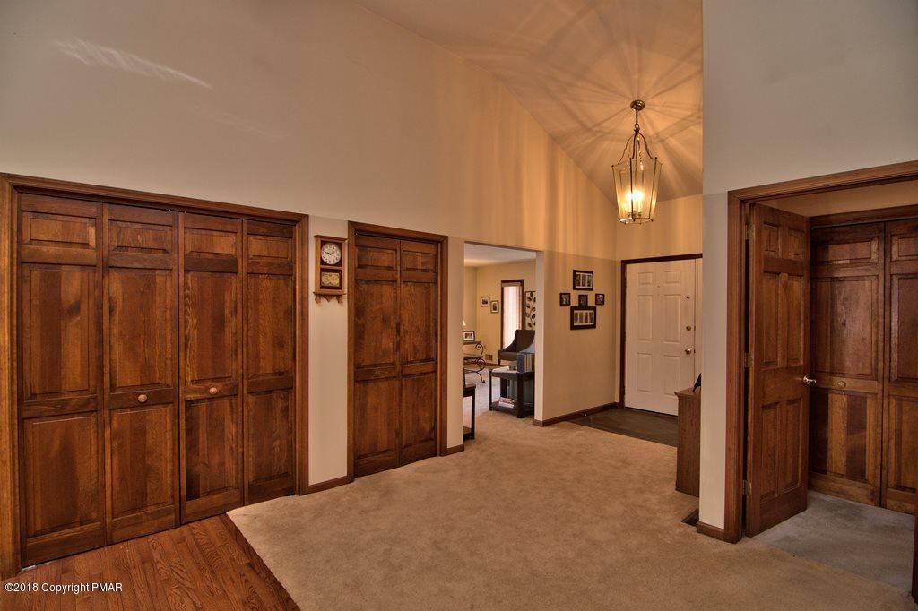 166 Oakenshield Drive Bushkill, PA 18371 - Photo 7 of 48 Foyer View 03