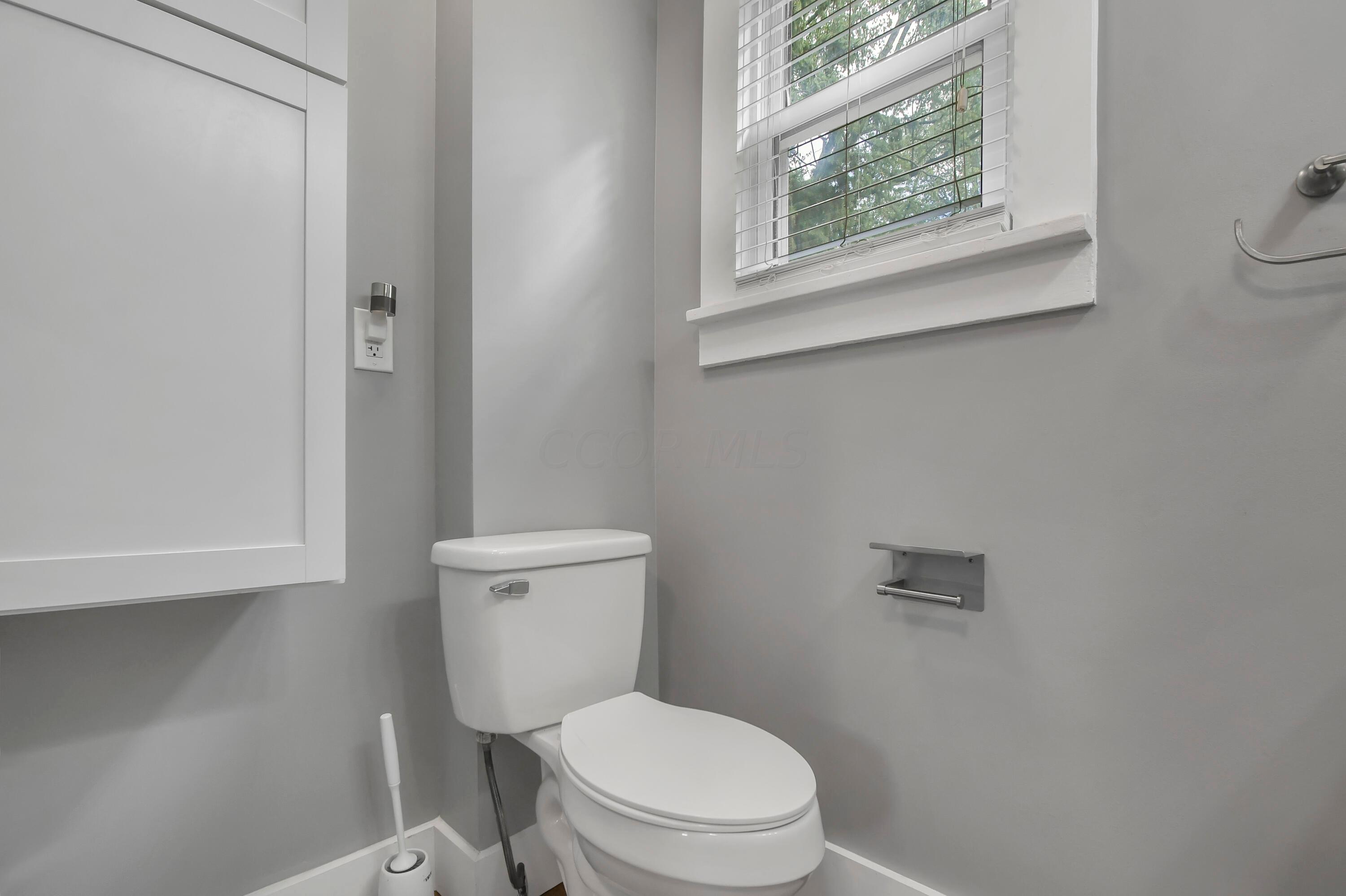 2291 Mecca Road Columbus, OH 43224 - Photo 13 of 25 Bathroom 2