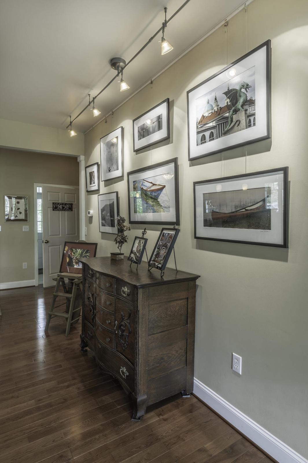 151 Stonebrook Road Amherst, VA 24521 - Photo 23 of 74 A wonderful place to display your favorite paintings or prints!