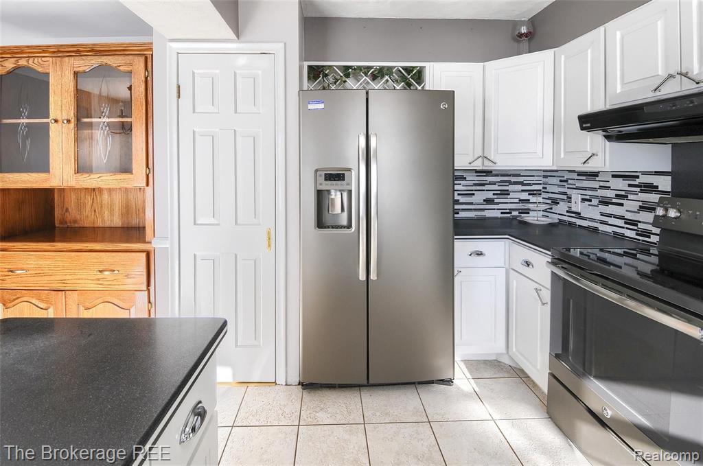 7405 Calkins Road Flint, MI 48532 - Photo 8 of 44