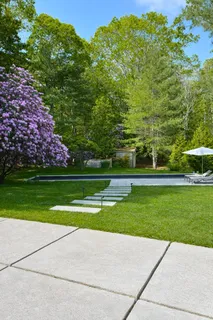 $2,695,000 | 218 Bull Path, East Hampton, NY 11937