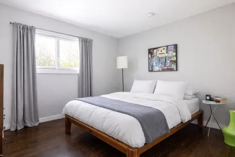 $2,695,000 | 218 Bull Path, East Hampton, NY 11937