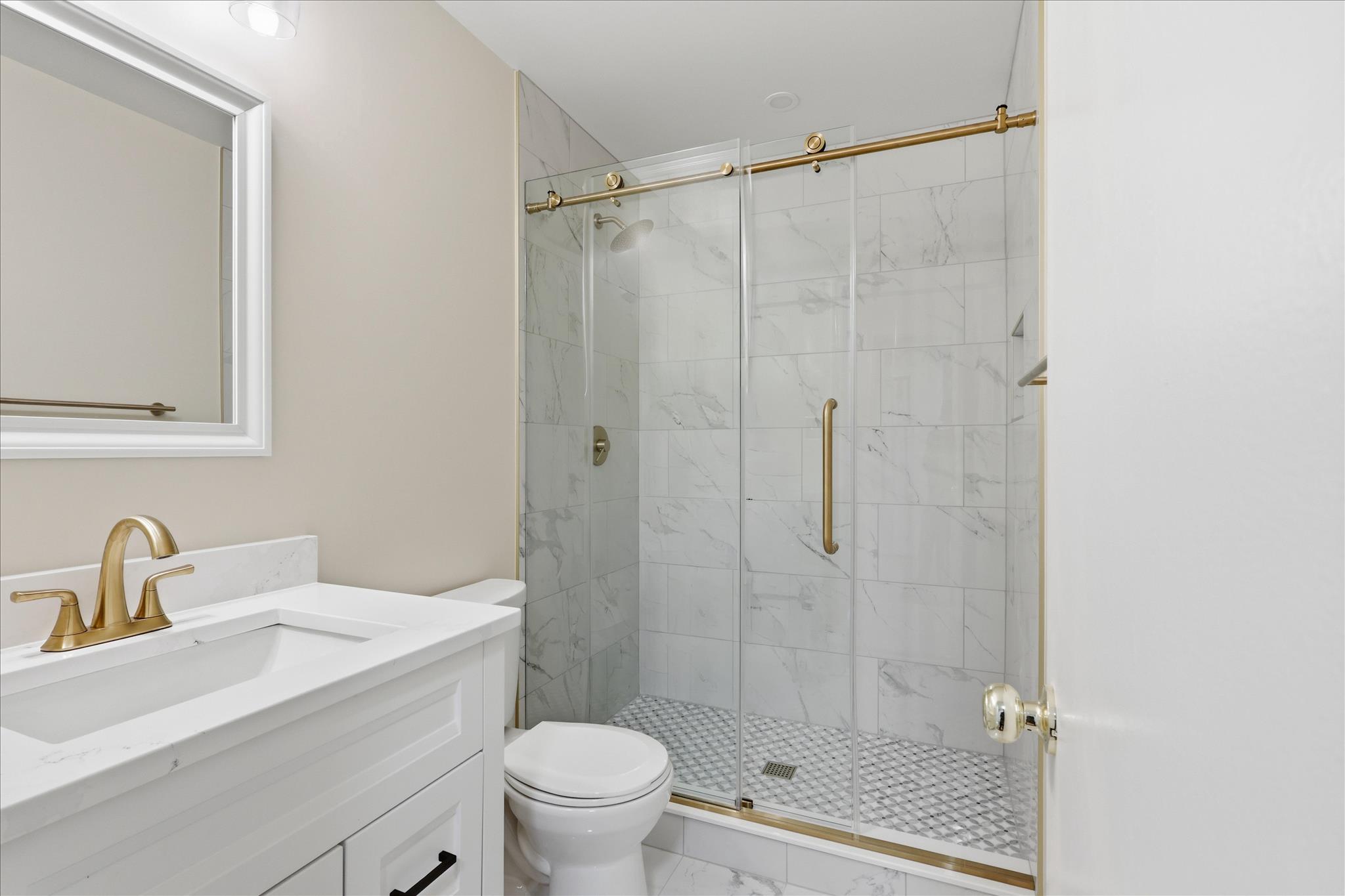 4635 Linmar Court Alexandria, VA 22312 - Photo 13 of 37 Primary Bathroom