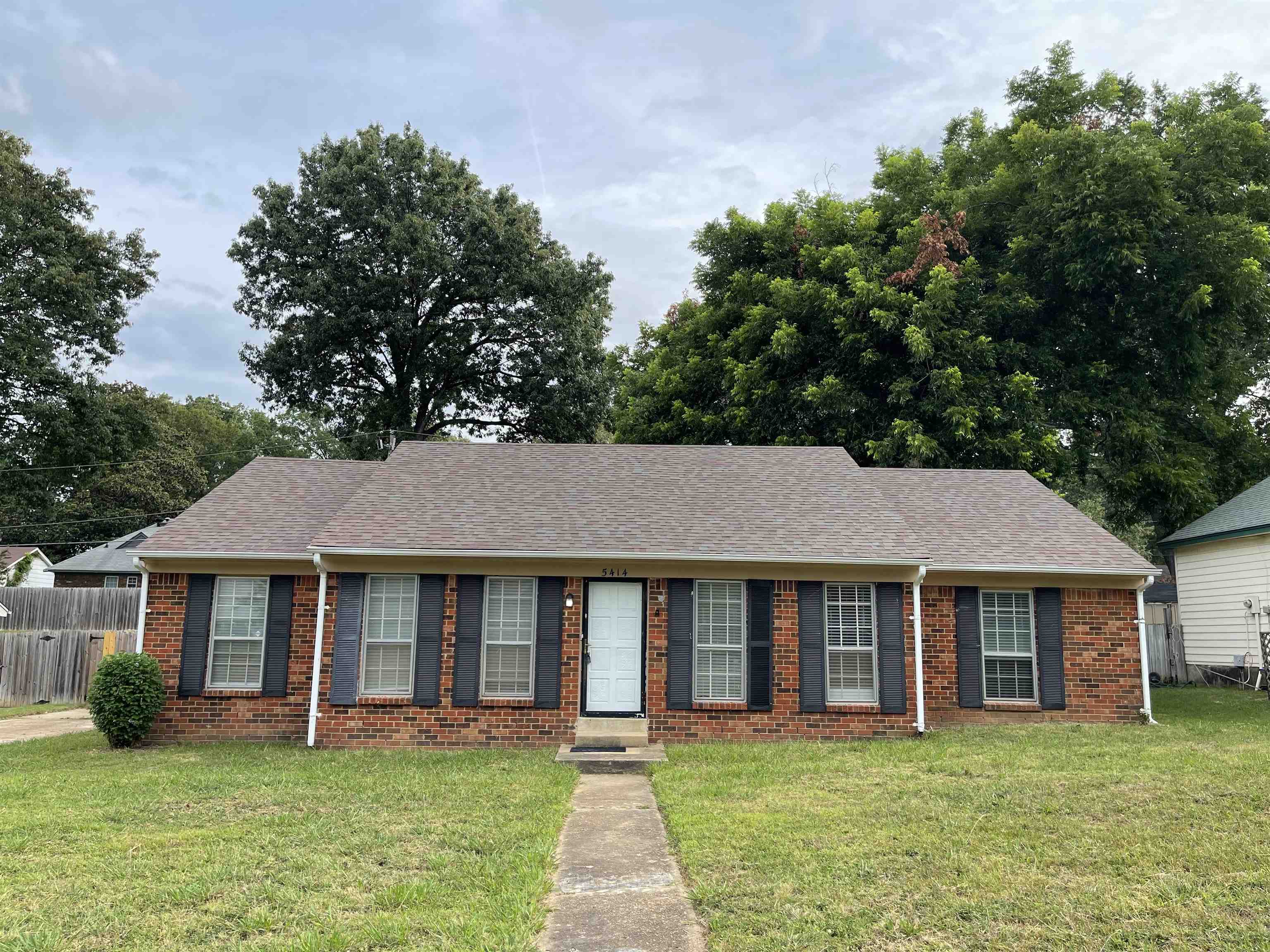 5414 Maple Ridge Road Memphis, TN 38134 - Photo 1 of 23 Ranch-style home featuring a front yard