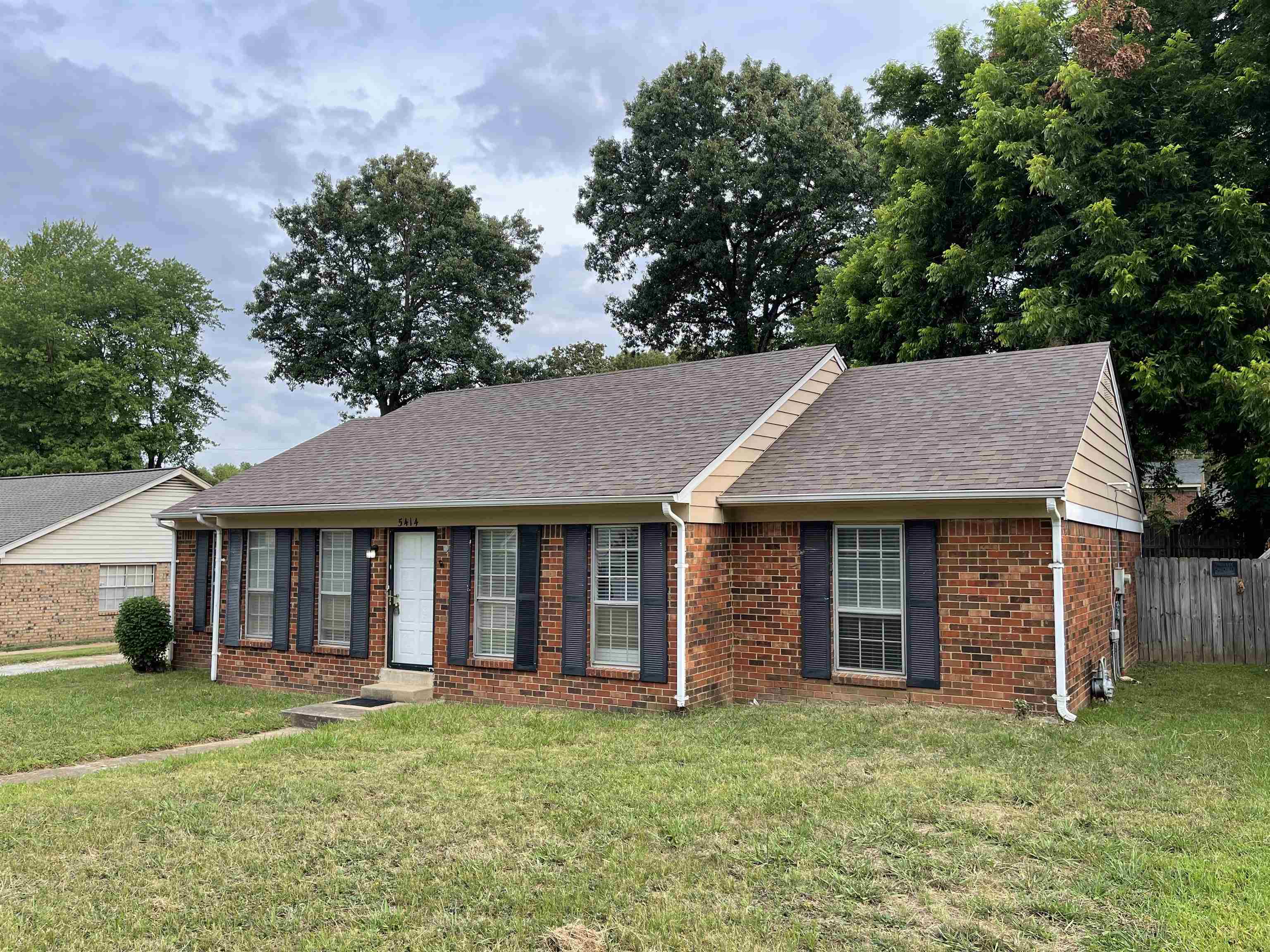 5414 Maple Ridge Road Memphis, TN 38134 - Photo 3 of 23 Ranch-style home featuring a front lawn