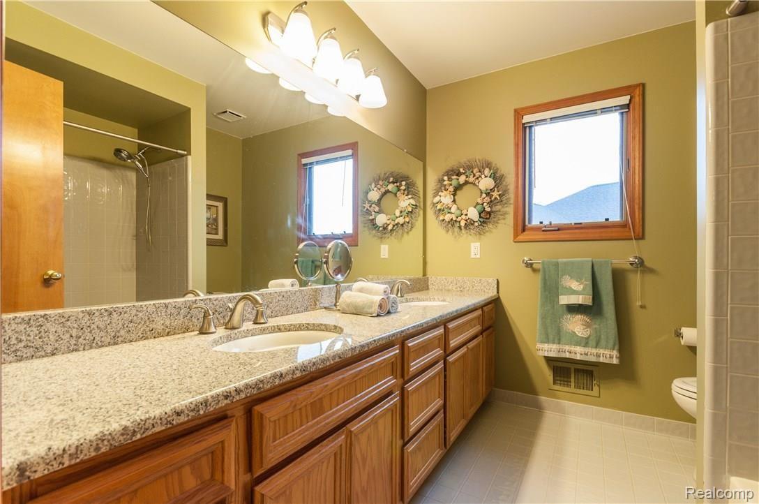 1051 Skyview Court Rochester, MI 48307 - Photo 27 of 40 1051 Skyview-25.jpg