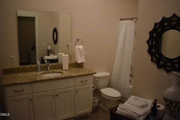 $1,800 | 231 South Chatham Avenue, Unit B, Siler City, NC 27344