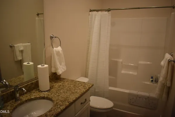 $1,800 | 231 South Chatham Avenue, Unit B, Siler City, NC 27344