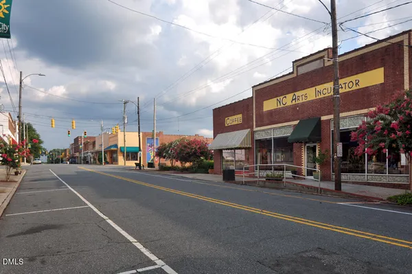 $1,800 | 231 South Chatham Avenue, Unit B, Siler City, NC 27344