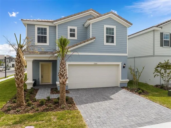 a view of a house with yard and garage