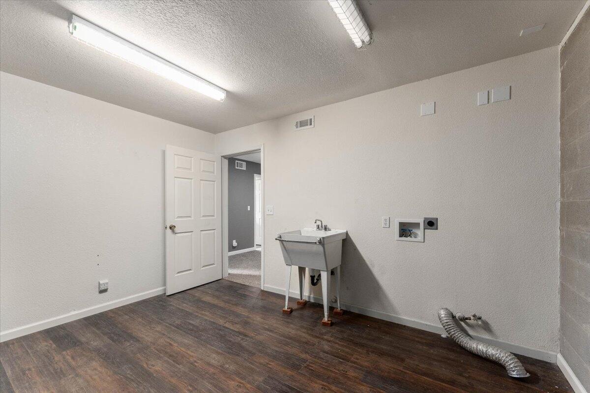 8550 Muletown Road Redding, CA 96001 - Photo 20 of 37 a room with a wooden floor and a chair