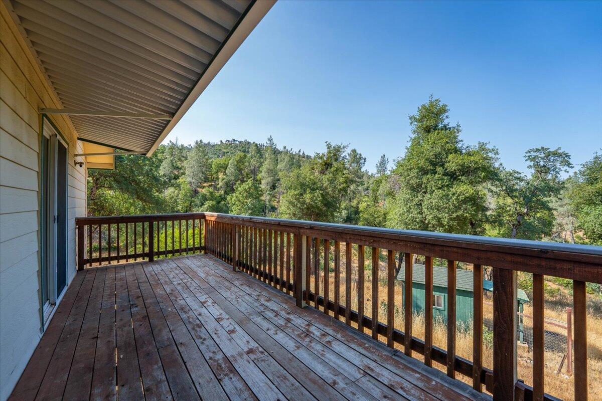 8550 Muletown Road Redding, CA 96001 - Photo 22 of 37 a view of a balcony with wooden floor