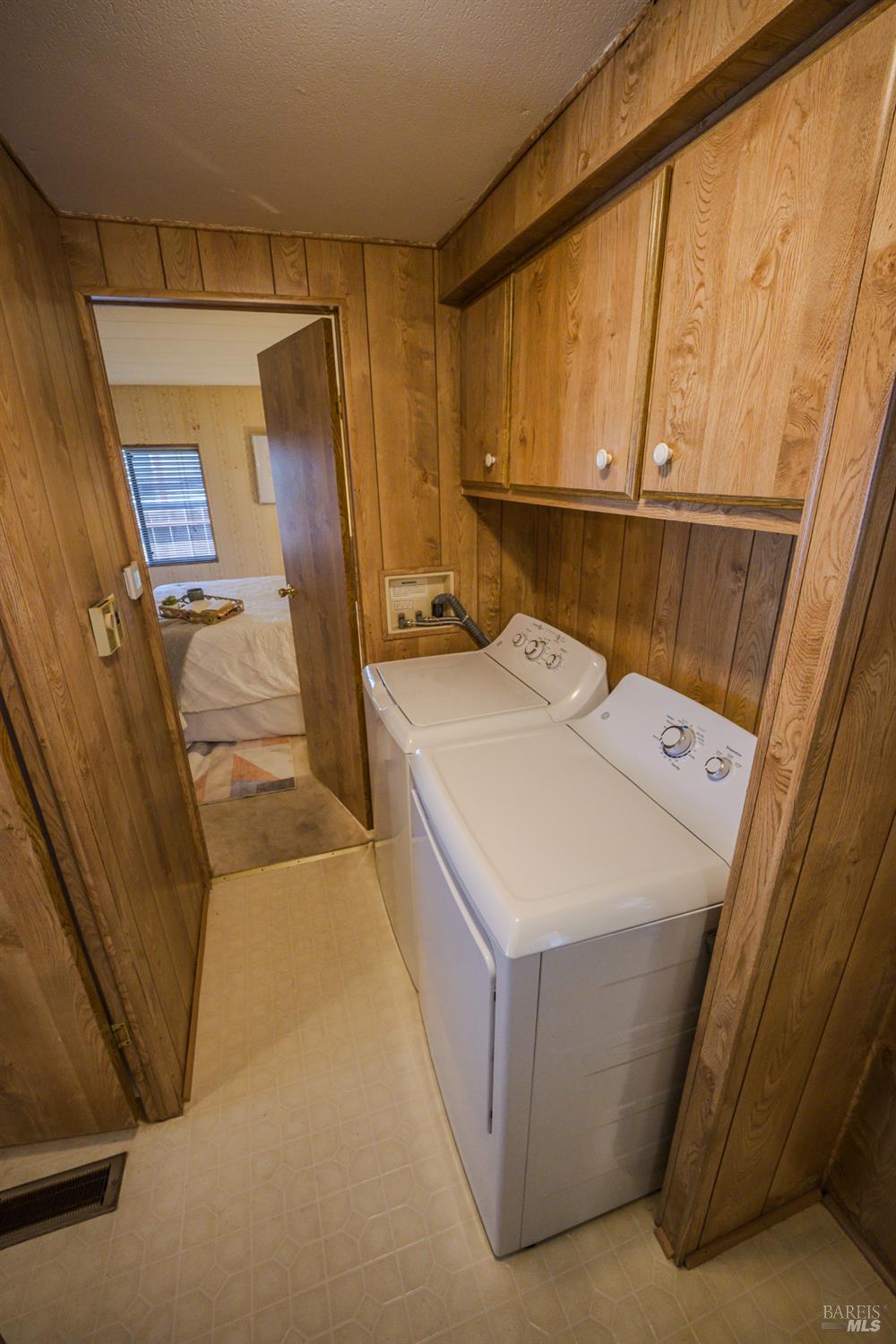 14 Balboa Court Fairfield, CA 94533 - Photo 15 of 27 a utility room with dryer and washer