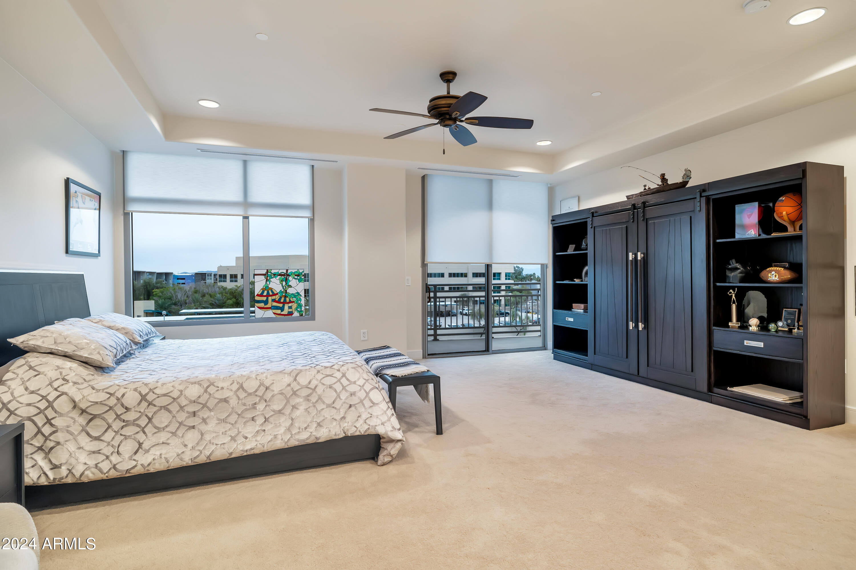 2211 East Camelback Road, Unit 407 Phoenix, AZ 85016 - Photo 4 of 36 a bedroom with a large bed and a window