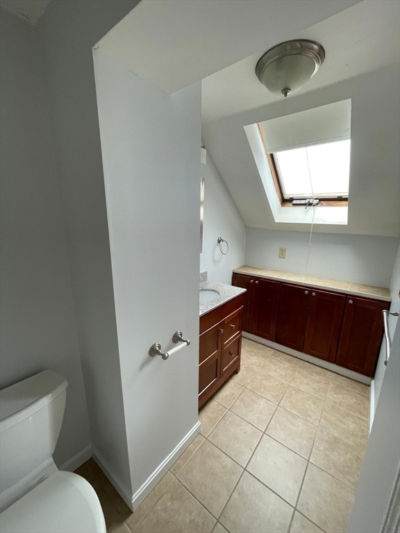43 Merrymount Road, Unit 7 Quincy, MA 02169 - Photo 12 of 21 a bathroom with a bathtub and a toilet