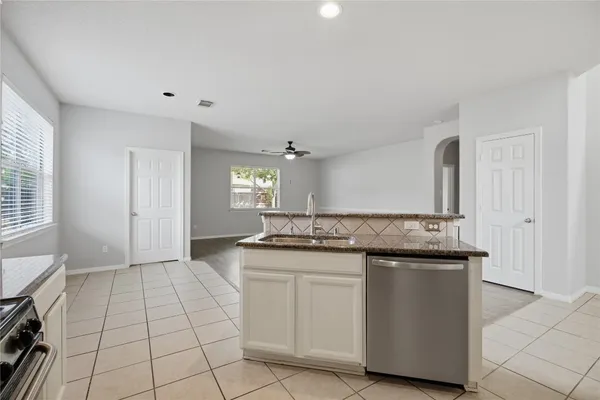 $2,700 | 422 Abbey Lane, League City, TX 77573