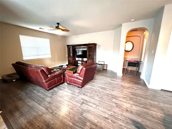$2,700 | 422 Abbey Lane, League City, TX 77573