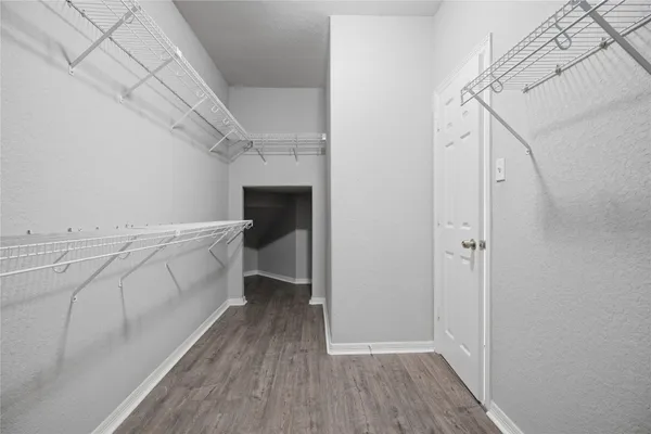 $2,700 | 422 Abbey Lane, League City, TX 77573