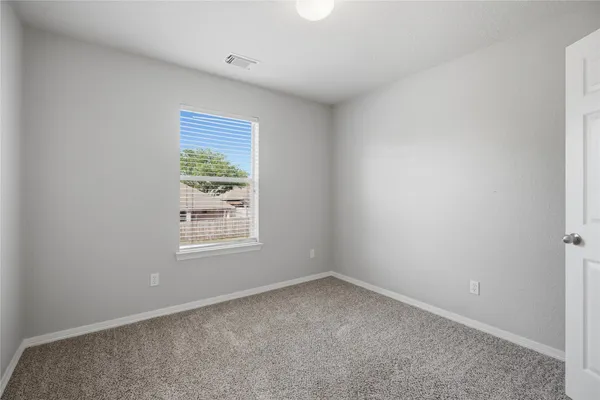 $2,700 | 422 Abbey Lane, League City, TX 77573
