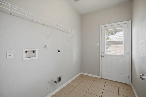 $2,700 | 422 Abbey Lane, League City, TX 77573
