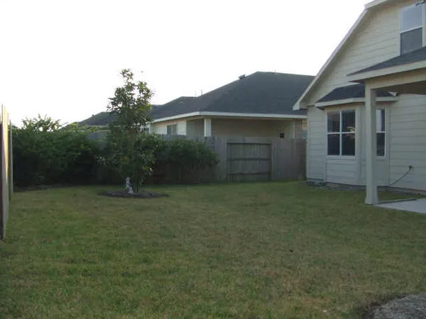 $2,700 | 422 Abbey Lane, League City, TX 77573