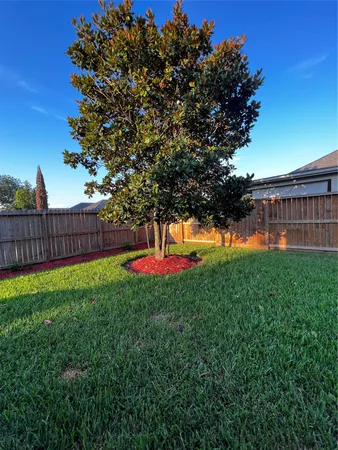 $2,700 | 422 Abbey Lane, League City, TX 77573