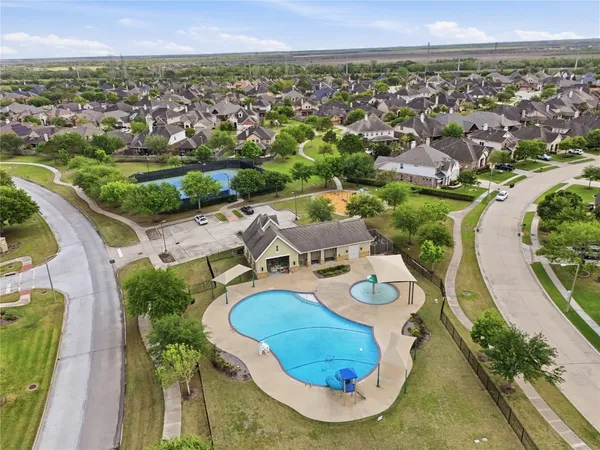 $2,700 | 422 Abbey Lane, League City, TX 77573