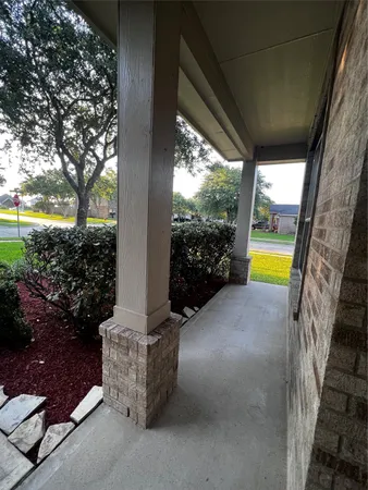 $2,700 | 422 Abbey Lane, League City, TX 77573