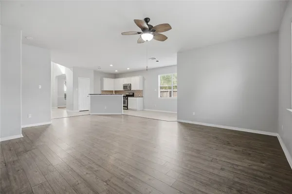 $2,700 | 422 Abbey Lane, League City, TX 77573