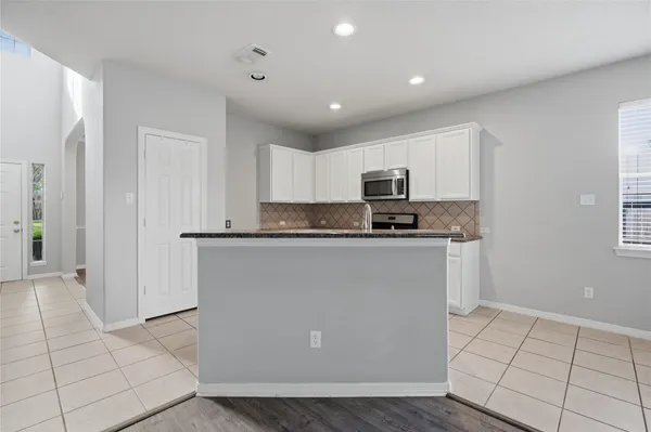 $2,700 | 422 Abbey Lane, League City, TX 77573