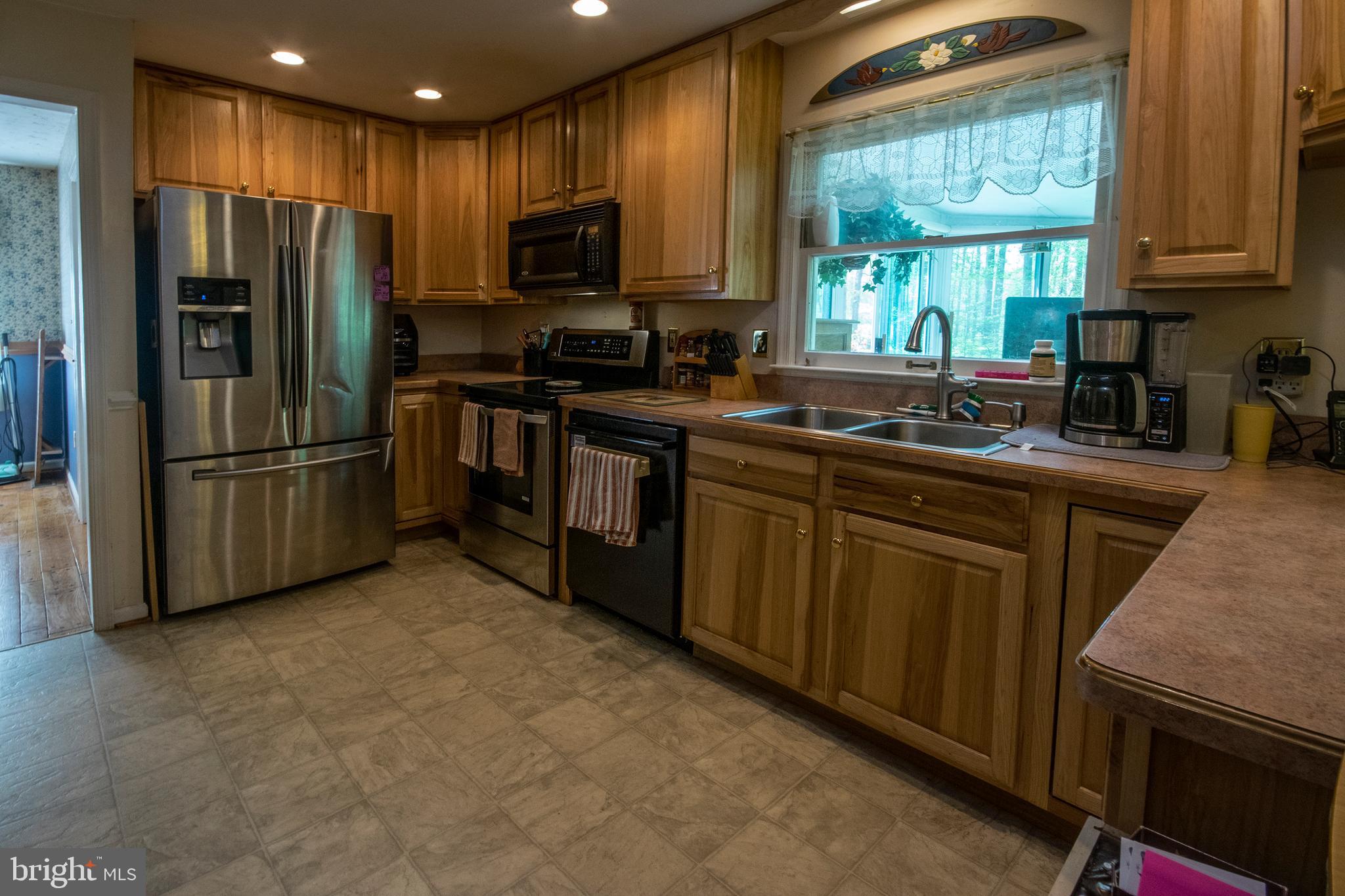 8601 Hancock Road Spotsylvania, VA 22553 - Photo 5 of 33 Kitchen with newer appliances