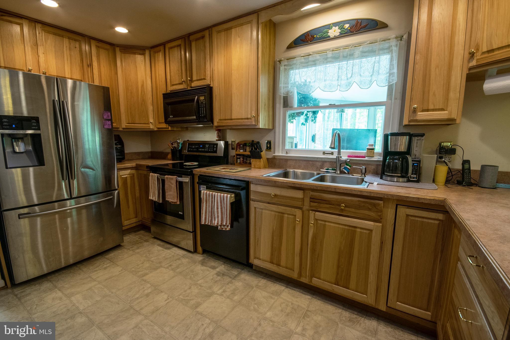 8601 Hancock Road Spotsylvania, VA 22553 - Photo 7 of 33 Sunlit kitchen