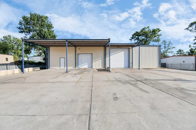 a view of backyard of house