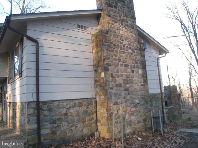 953 Pine Grove Road Bluemont, VA 20135 - Photo 3 of 25 a close up of a brick wall