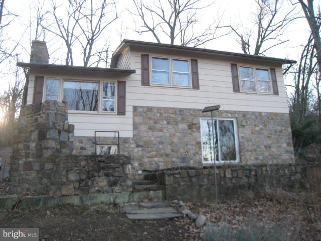 953 Pine Grove Road Bluemont, VA 20135 - Photo 10 of 25 front view of a house with a yard