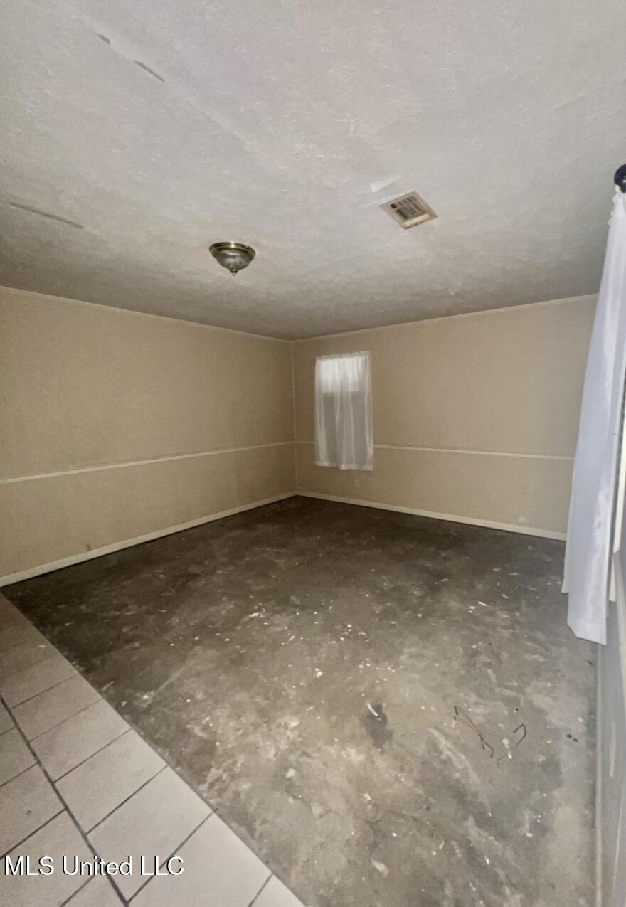 525 Clark Road Kosciusko, MS 39090 - Photo 3 of 7 IMG_2889