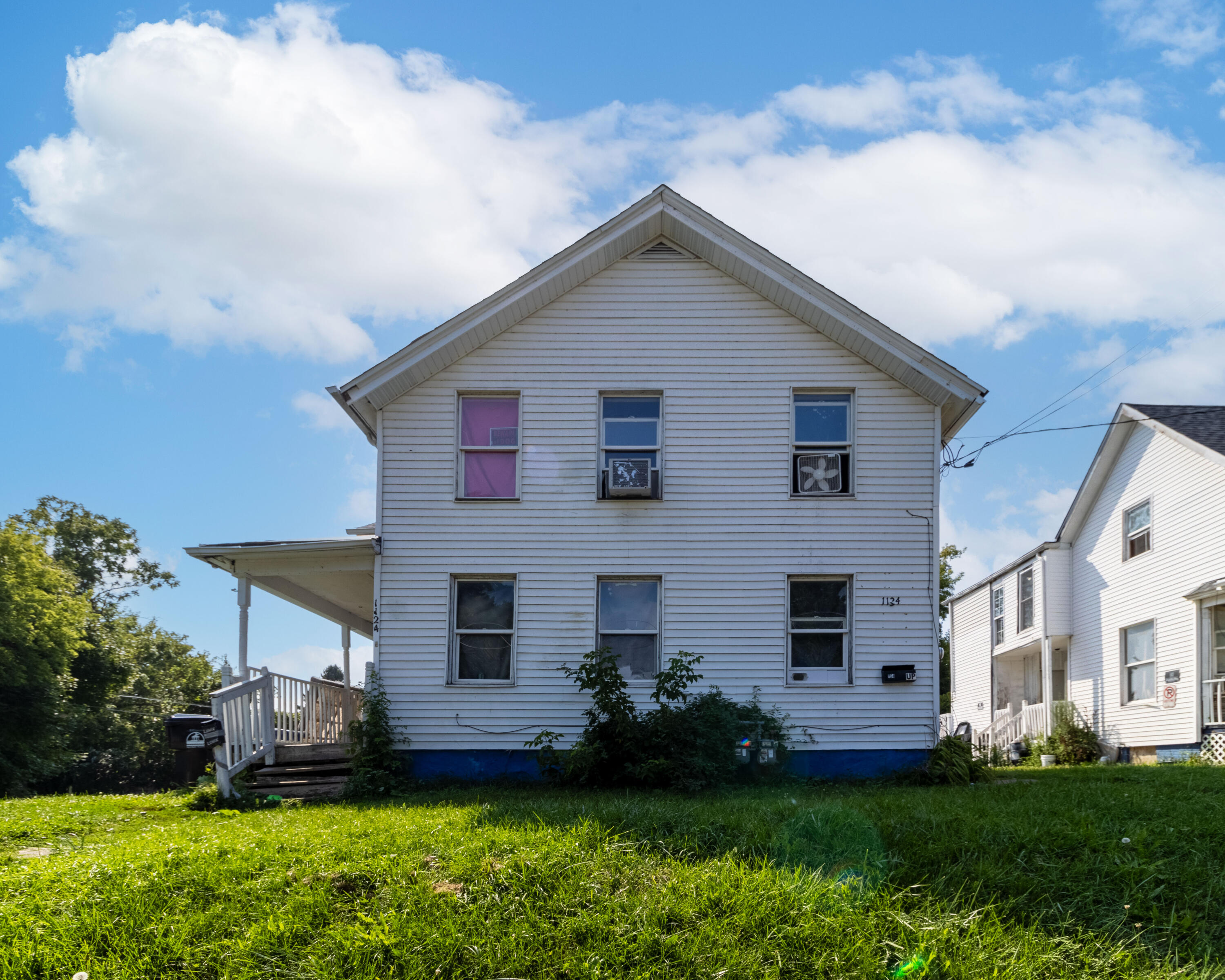 1124 Lasalle Street Racine, WI 53404 - Photo 3 of 4 Front-of-house