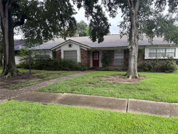 $249,900 | 534 Bayview Drive, El Lago, TX 77586