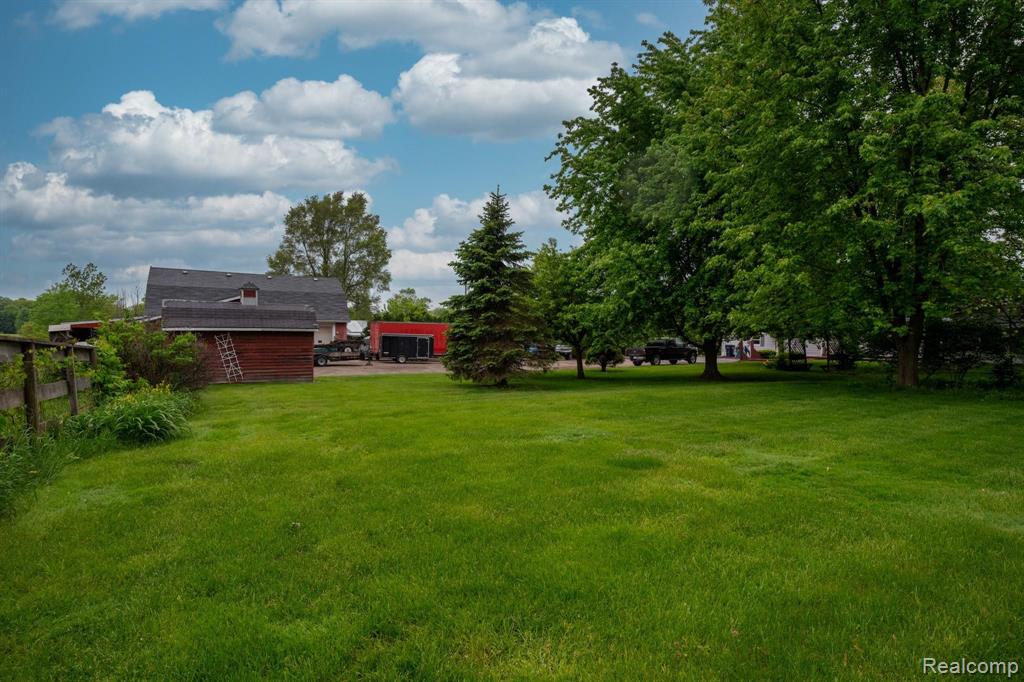8320 Allen Road Fenton, MI 48430 - Photo 16 of 66
