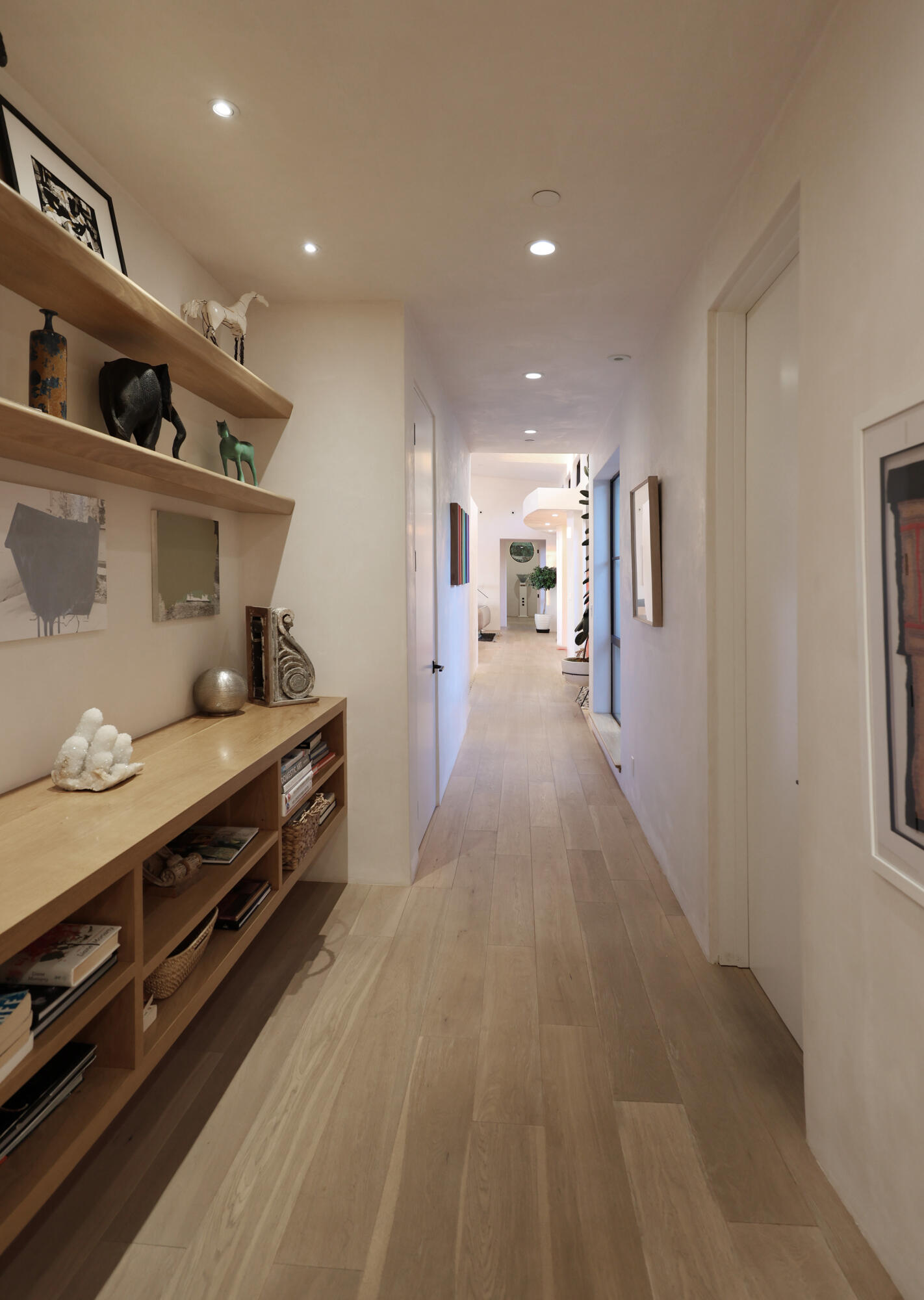 7373 Shepard Mesa Road Carpinteria, CA 93013 - Photo 8 of 25 Hallway