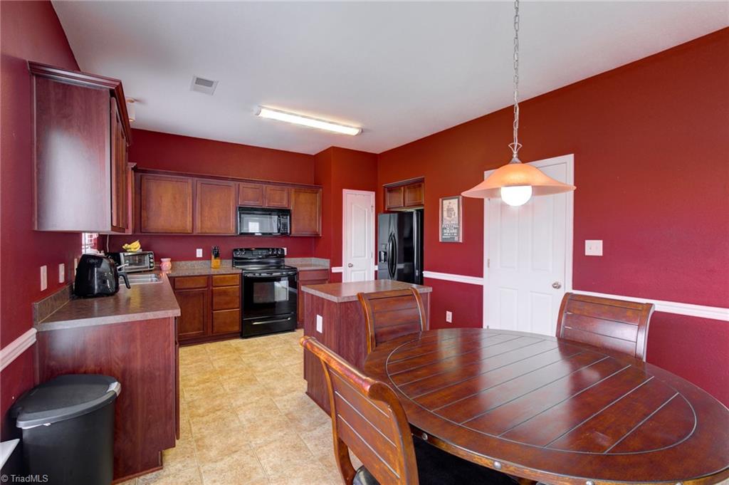 830 Hedgepath Terrace High Point, NC 27265 - Photo 8 of 30 Gallery Image 8