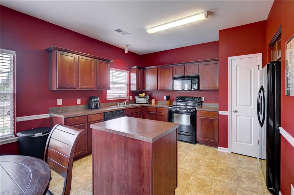 830 Hedgepath Terrace High Point, NC 27265 - Photo 9 of 30 Gallery Image 9