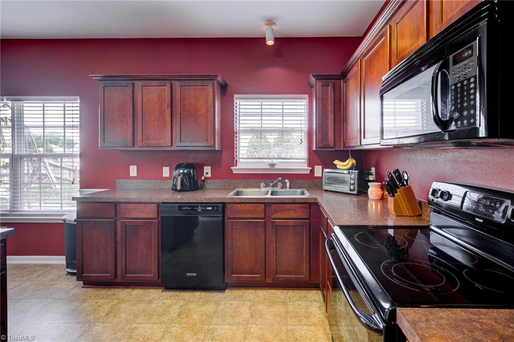 830 Hedgepath Terrace High Point, NC 27265 - Photo 10 of 30 Gallery Image 10