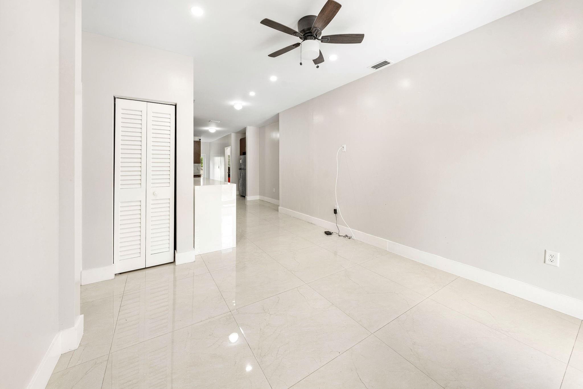 141 Northwest 12th Street Pompano Beach, FL 33060 - Photo 4 of 21 Photo 4