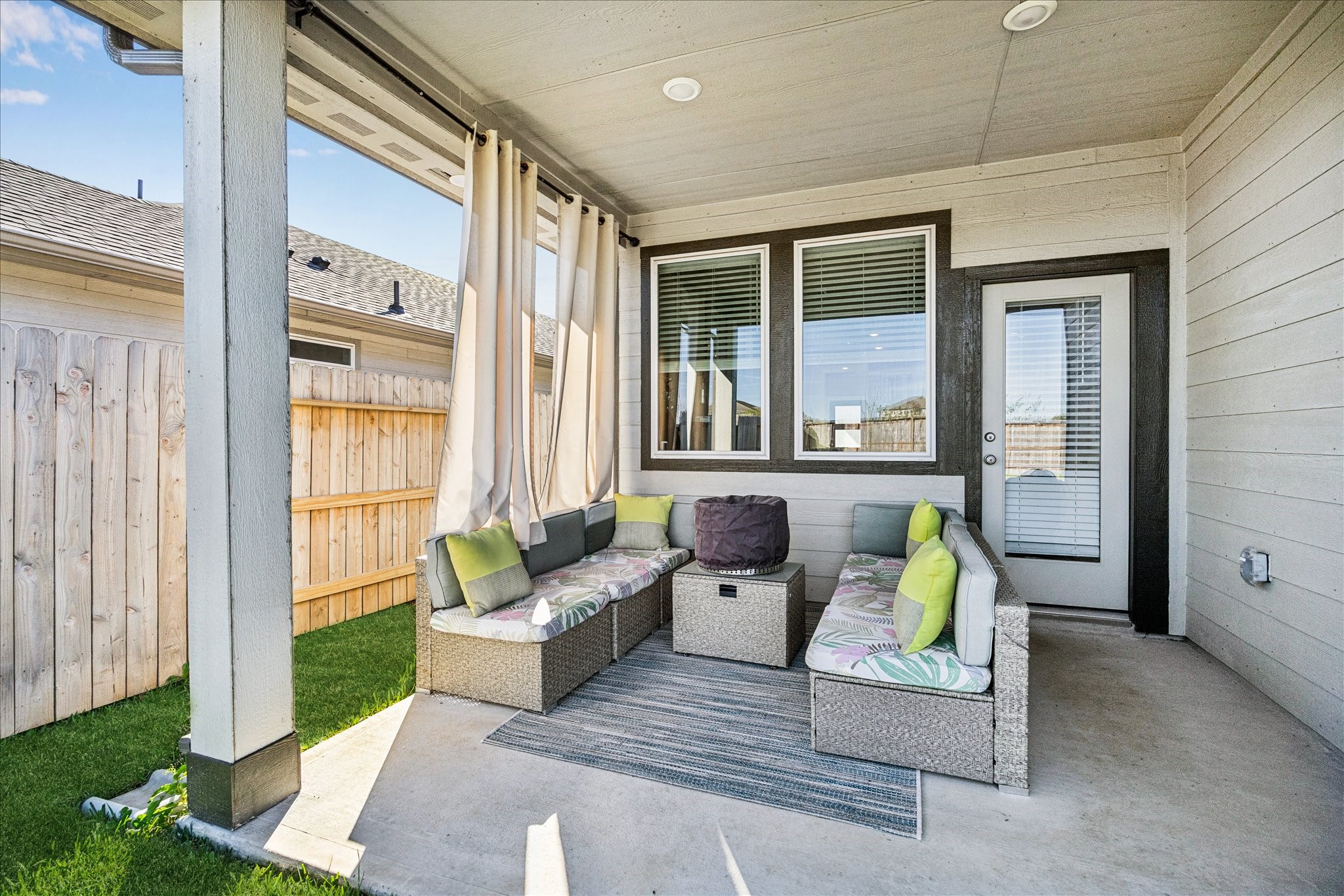 5547 Madden Lane Houston, TX 77048 - Photo 18 of 20 a living room filled with furniture and a rug