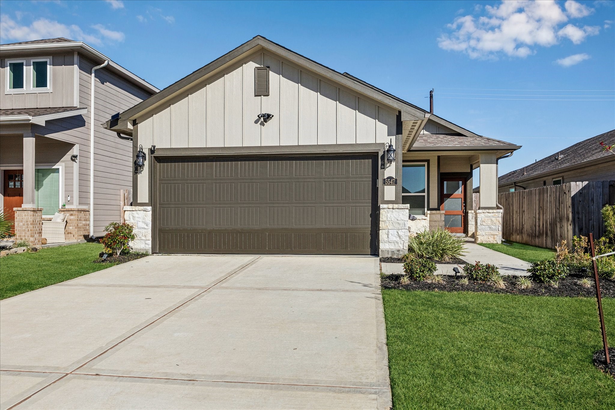 5547 Madden Lane Houston, TX 77048 - Photo 2 of 20 a front view of a house with garden