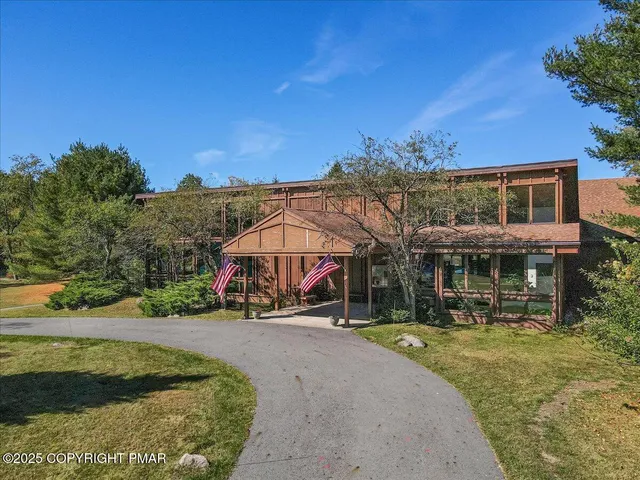 $369,000 | 297 Forest Drive, Canadensis, PA 18325